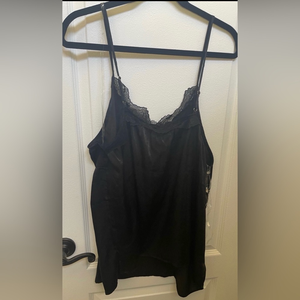 Black camisole Sz 1x Andree by Unit